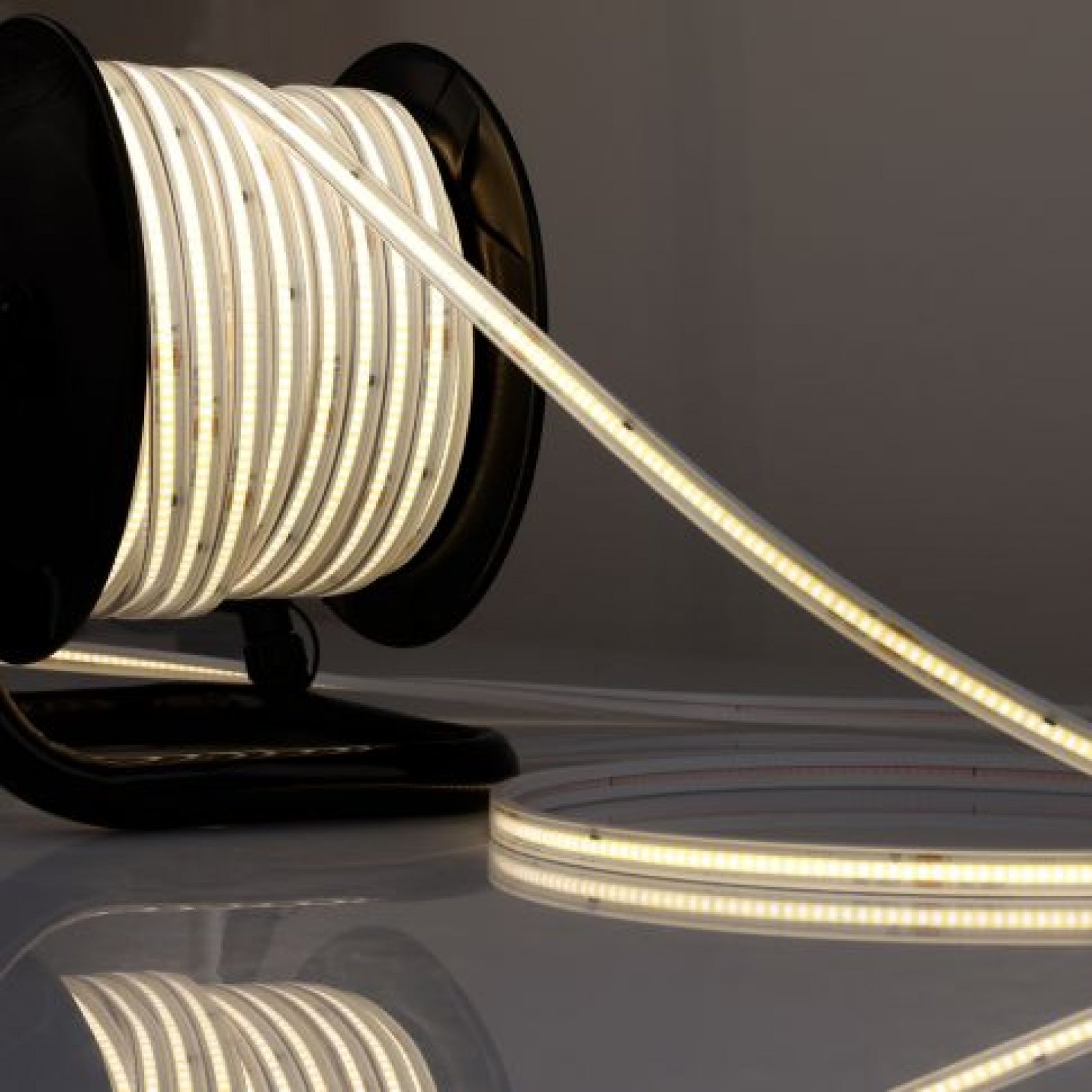 230V LED Streifen COB auf Kabeltrommel 25m, IP67, 12W/m, 4000K neutralwei�