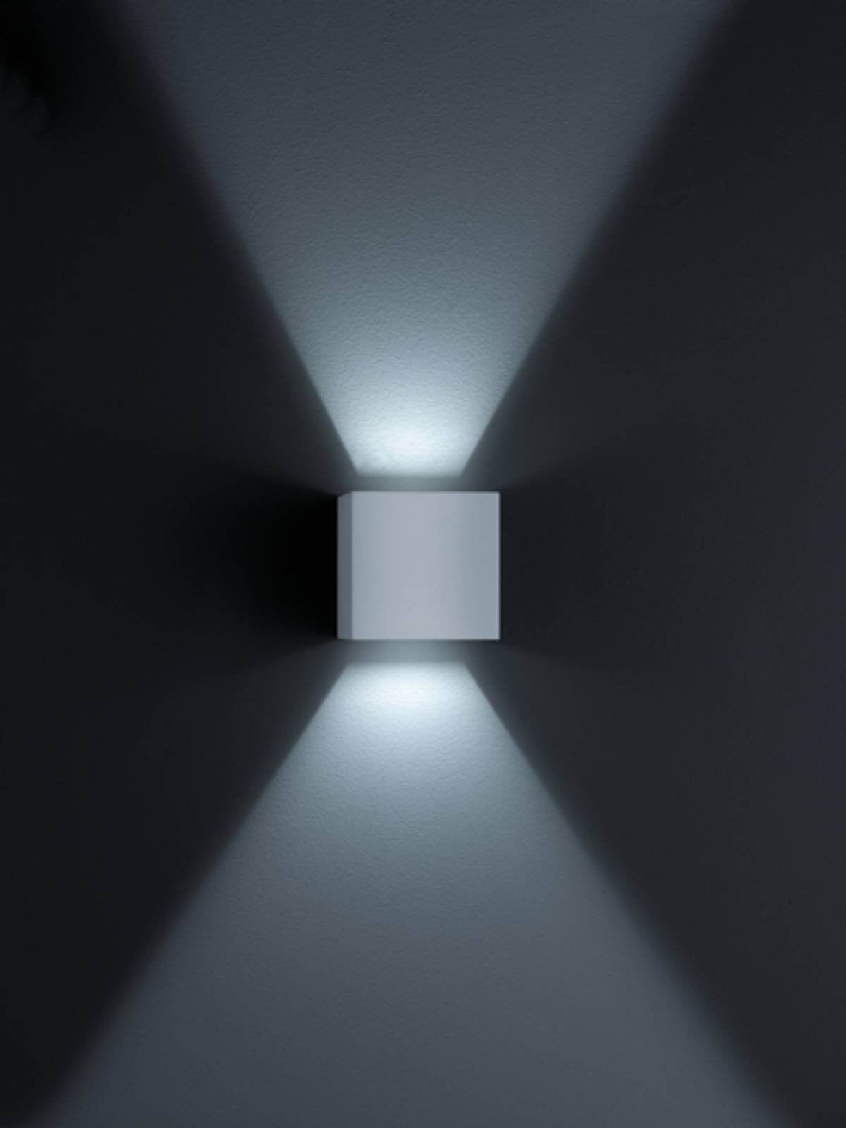 SIRI44 Wandleuchte LED 7W silber, 10x10cm IP54 3000K, verstellbarer Lichtaustritt