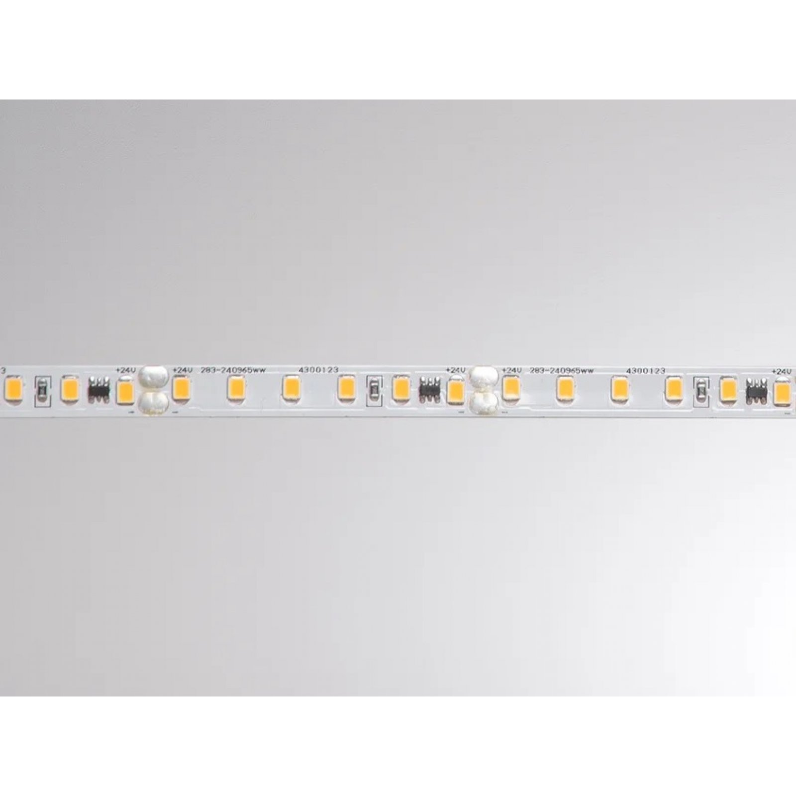 Schmaler, d�nner LED Streifen 8mm f�r Au�en IP65, 5m einfarbig 9-18W/m, 24V